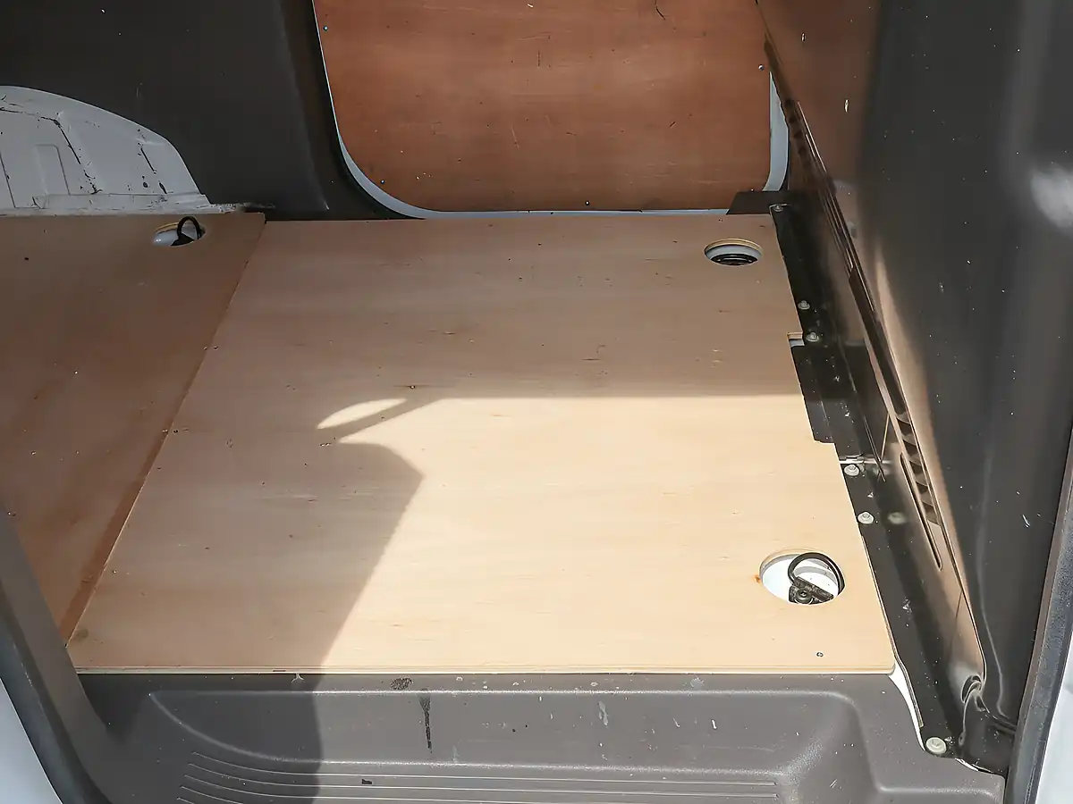 Used 2022 Ford Transit Connect 230 Ecoblue Leader Frozen White - Interior and Exterior details 7