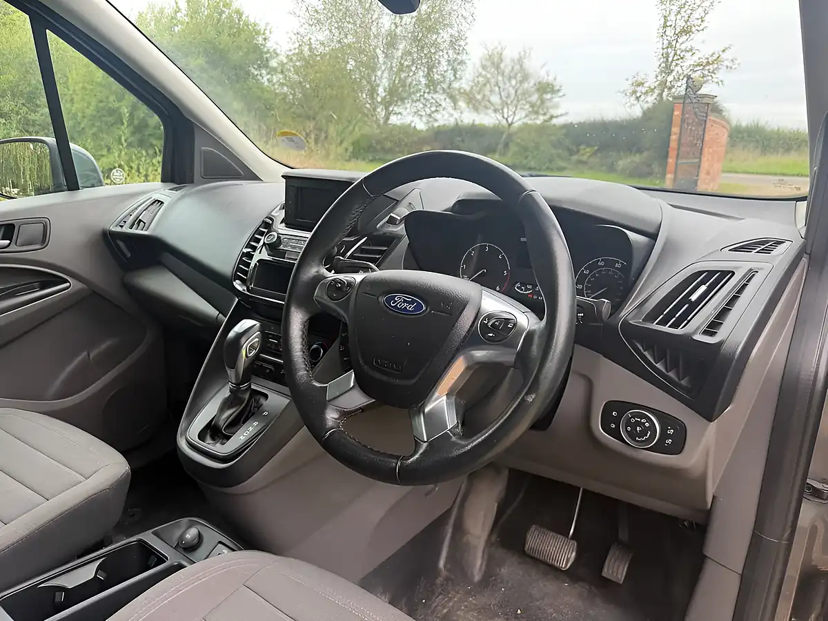 Used 2022 Ford Transit Connect Limited Grey - Interior and Exterior details 9