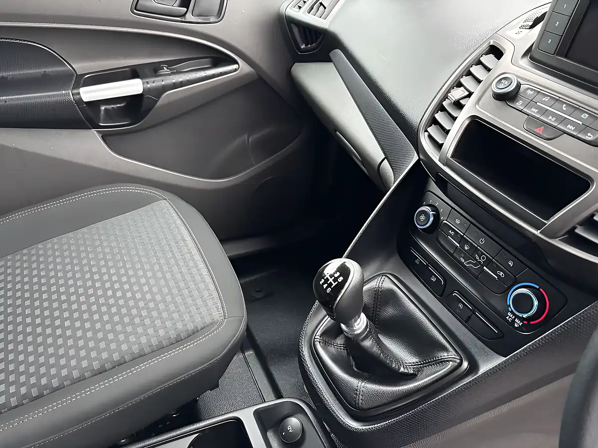 Used 2022 Ford Transit Connect Trend White - Interior and Exterior details 11