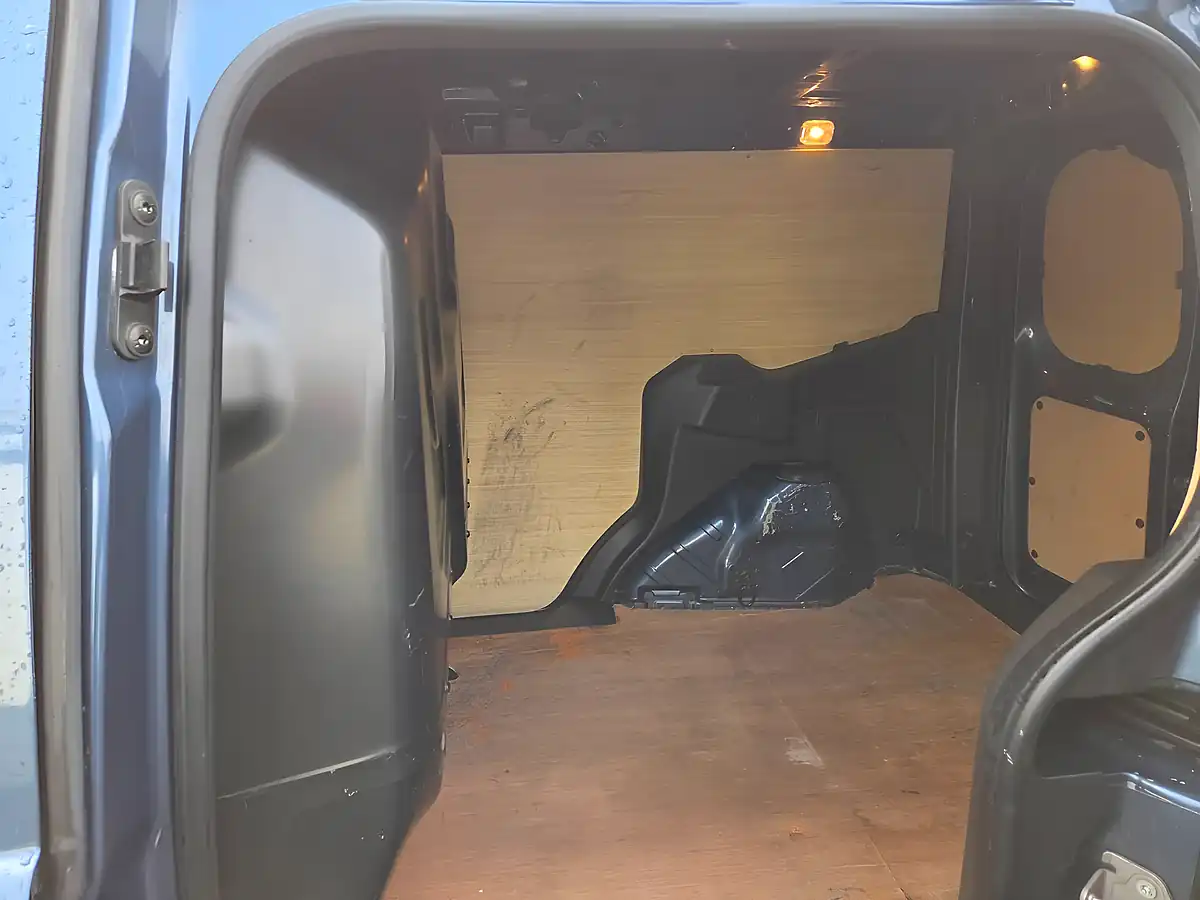 Used 2022 Ford Transit Courier Leader L1 Blue - Interior and Exterior details 10