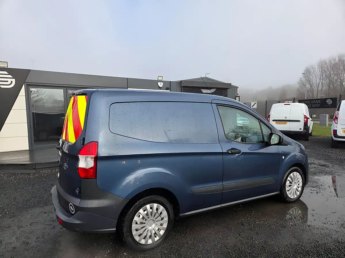 Used 2022 Ford Transit Courier Leader L1 Blue - Interior and Exterior details 4