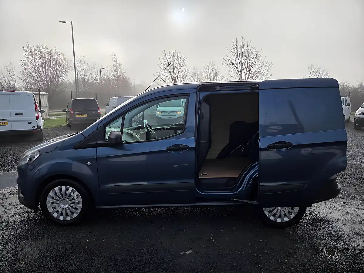Used 2022 Ford Transit Courier Leader L1 Blue - Interior and Exterior details 9