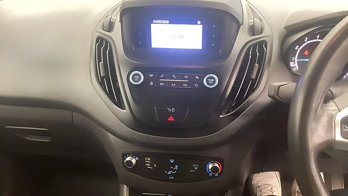 Used 2022 Ford Transit Courier Leader White - Interior and Exterior details 11