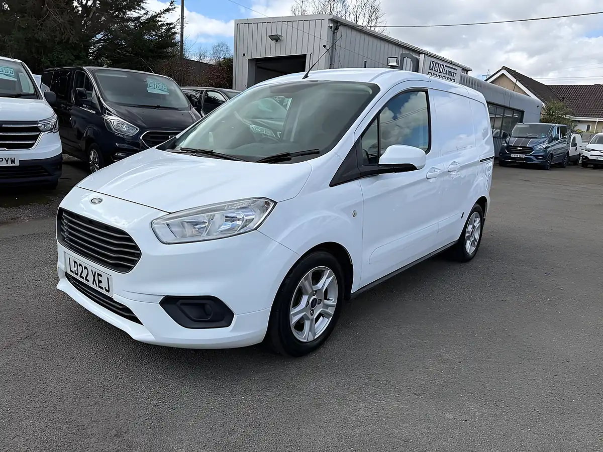 Used 2022 Ford Transit Courier Limited White - Front View