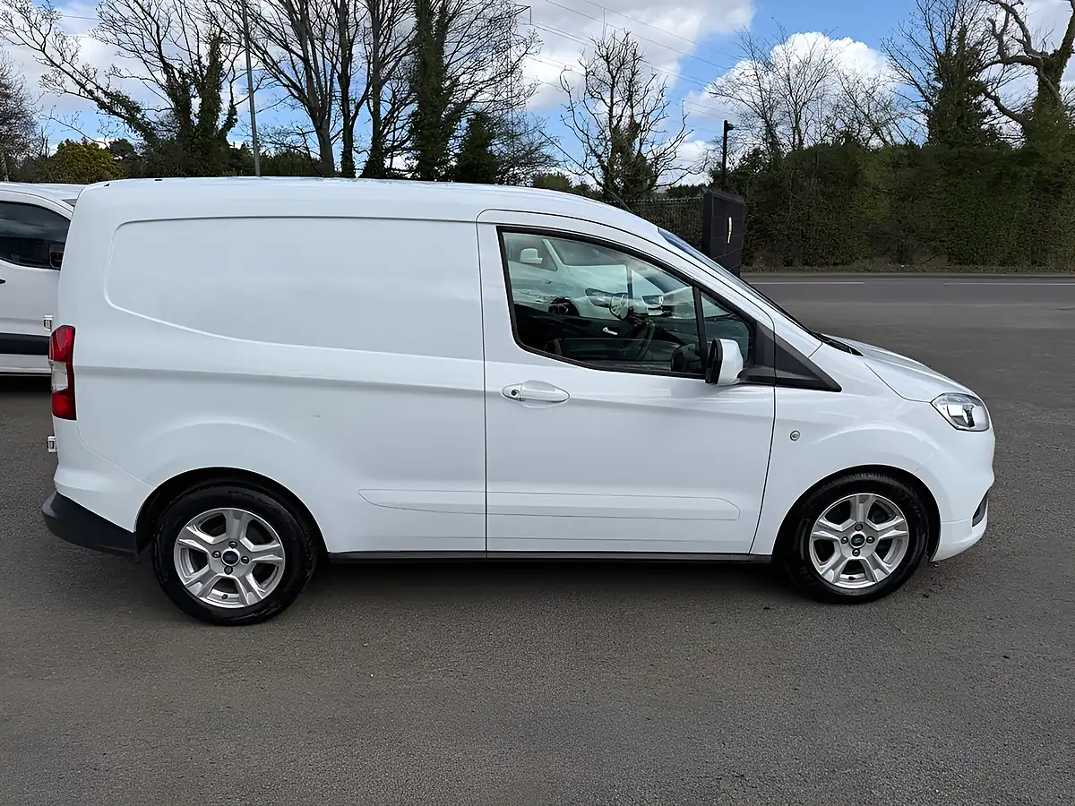Used 2022 Ford Transit Courier Limited White - Interior and Exterior details 11