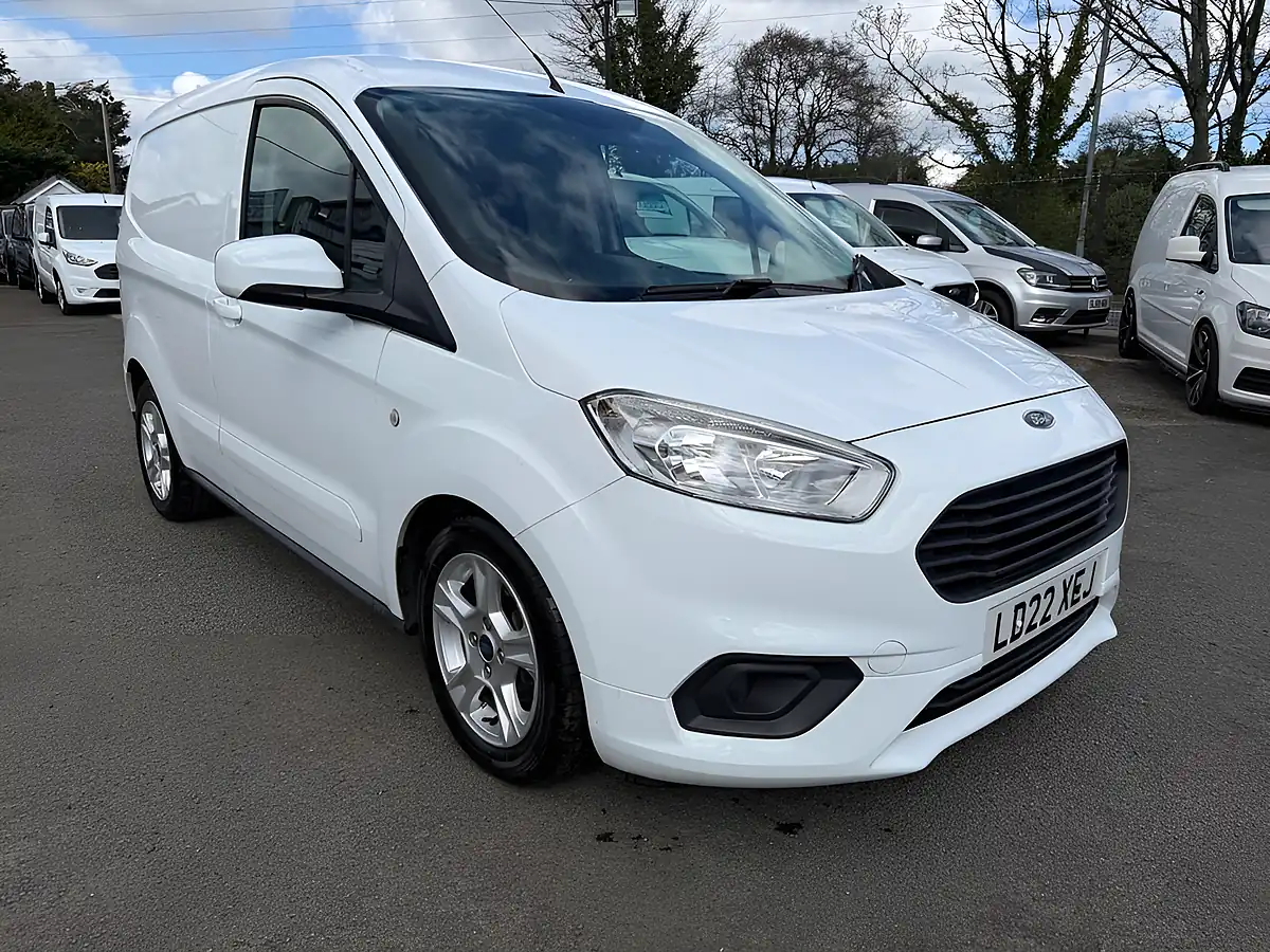 Used 2022 Ford Transit Courier Limited White - Interior and Exterior details 12