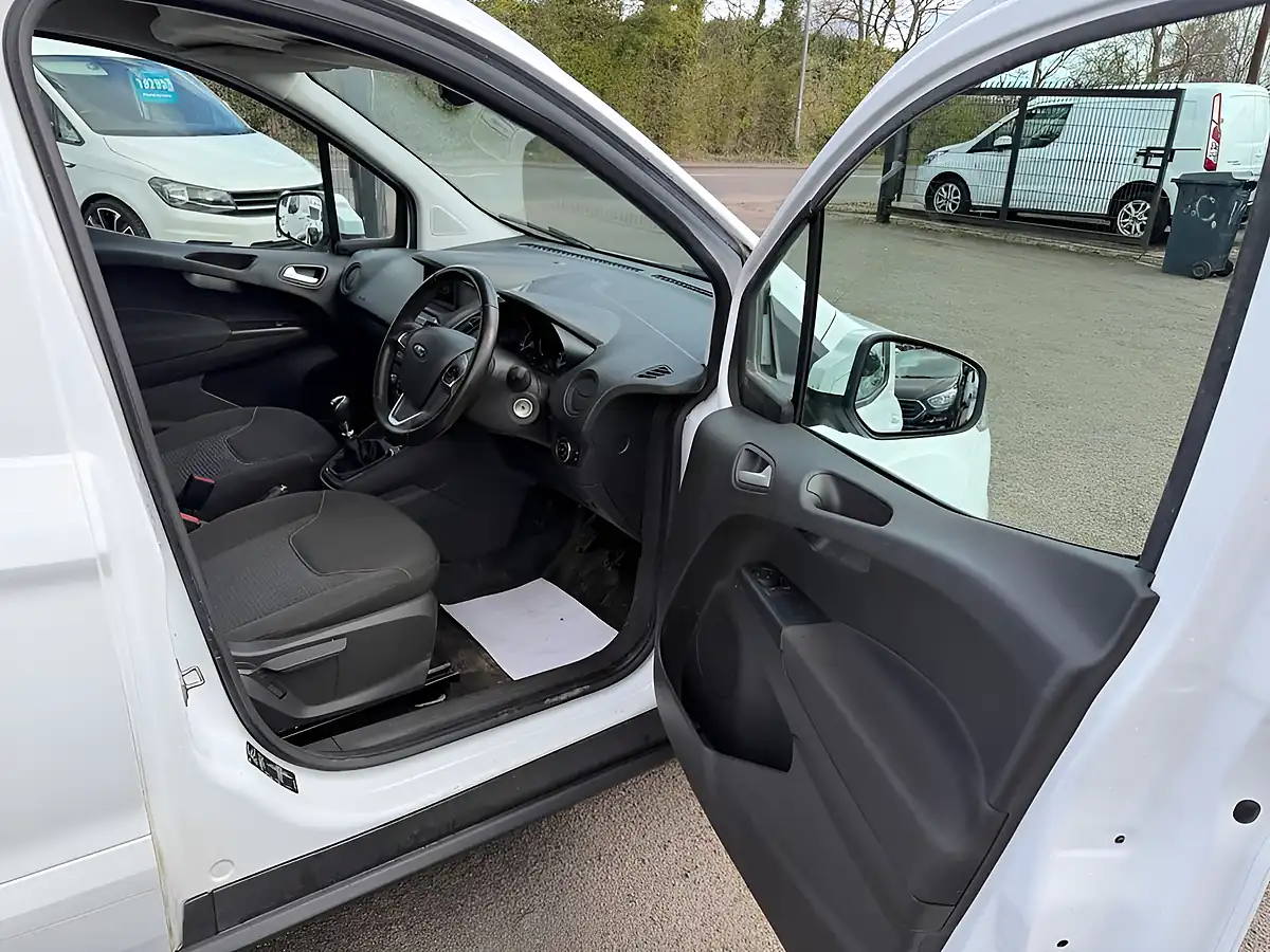 Used 2022 Ford Transit Courier Limited White - Interior and Exterior details 14