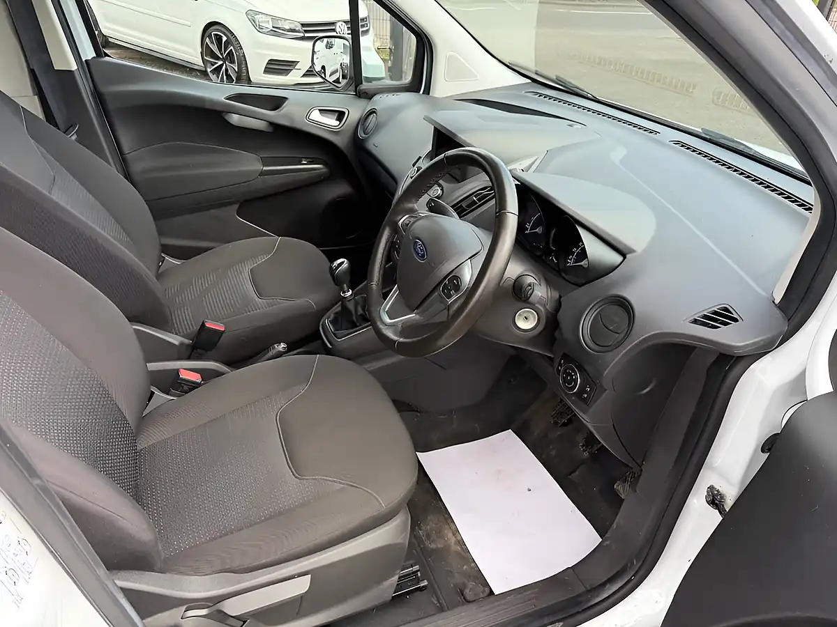 Used 2022 Ford Transit Courier Limited White - Interior and Exterior details 15
