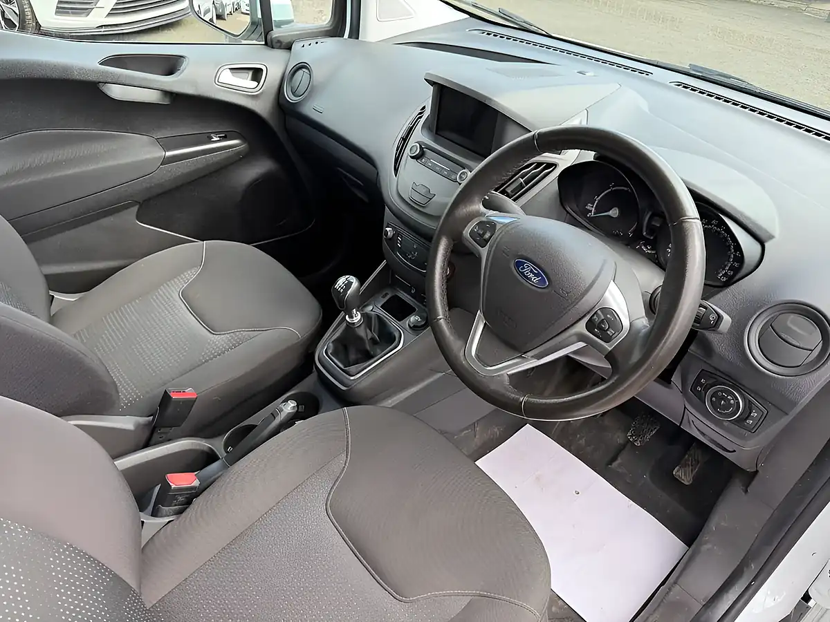 Used 2022 Ford Transit Courier Limited White - Interior and Exterior details 16