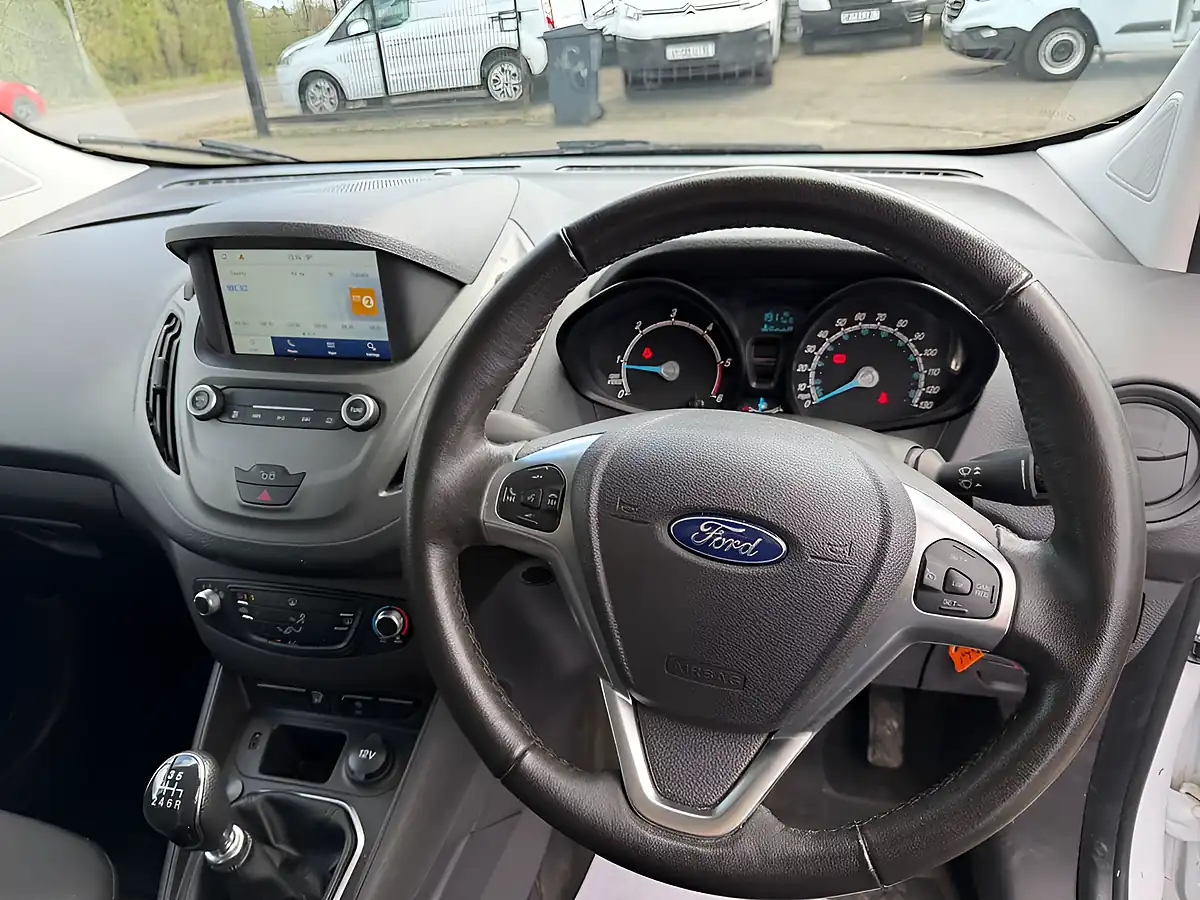 Used 2022 Ford Transit Courier Limited White - Interior and Exterior details 17