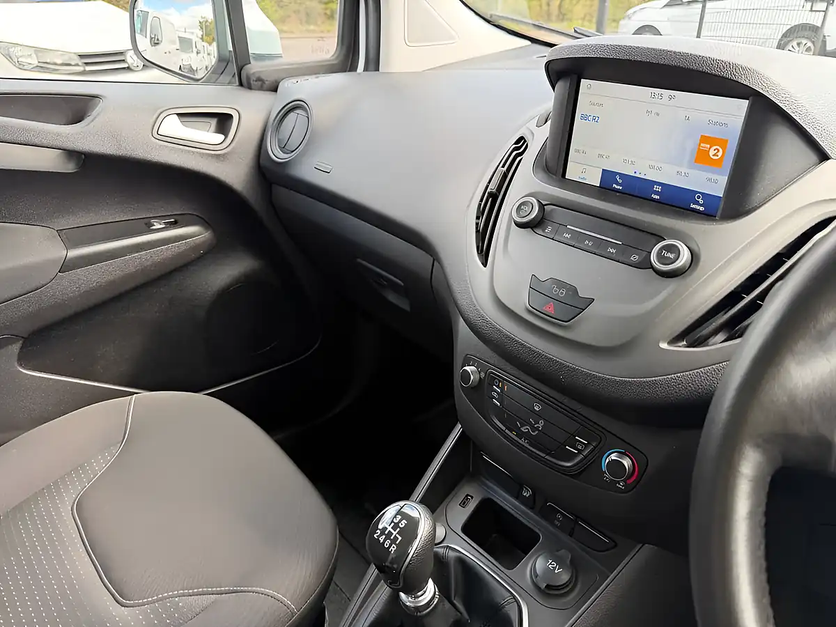 Used 2022 Ford Transit Courier Limited White - Interior and Exterior details 18