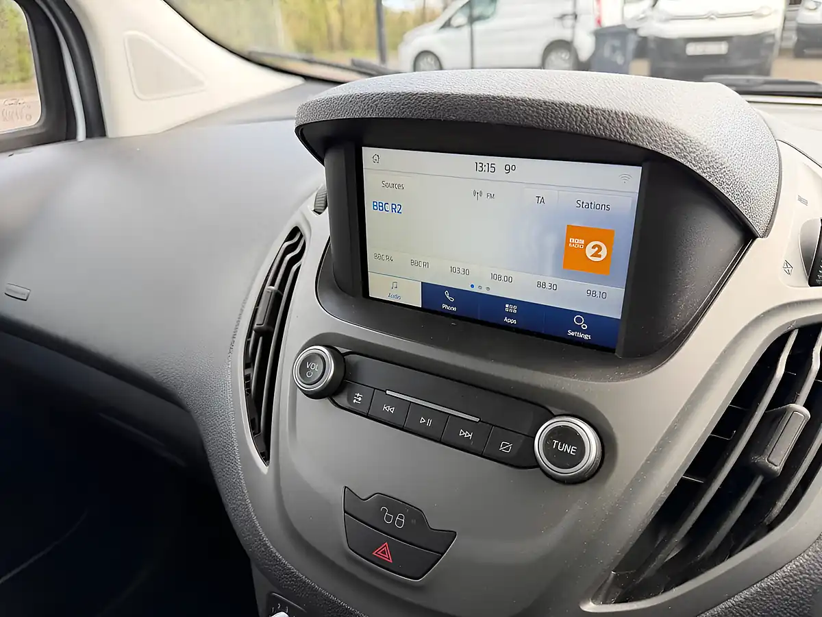 Used 2022 Ford Transit Courier Limited White - Interior and Exterior details 4