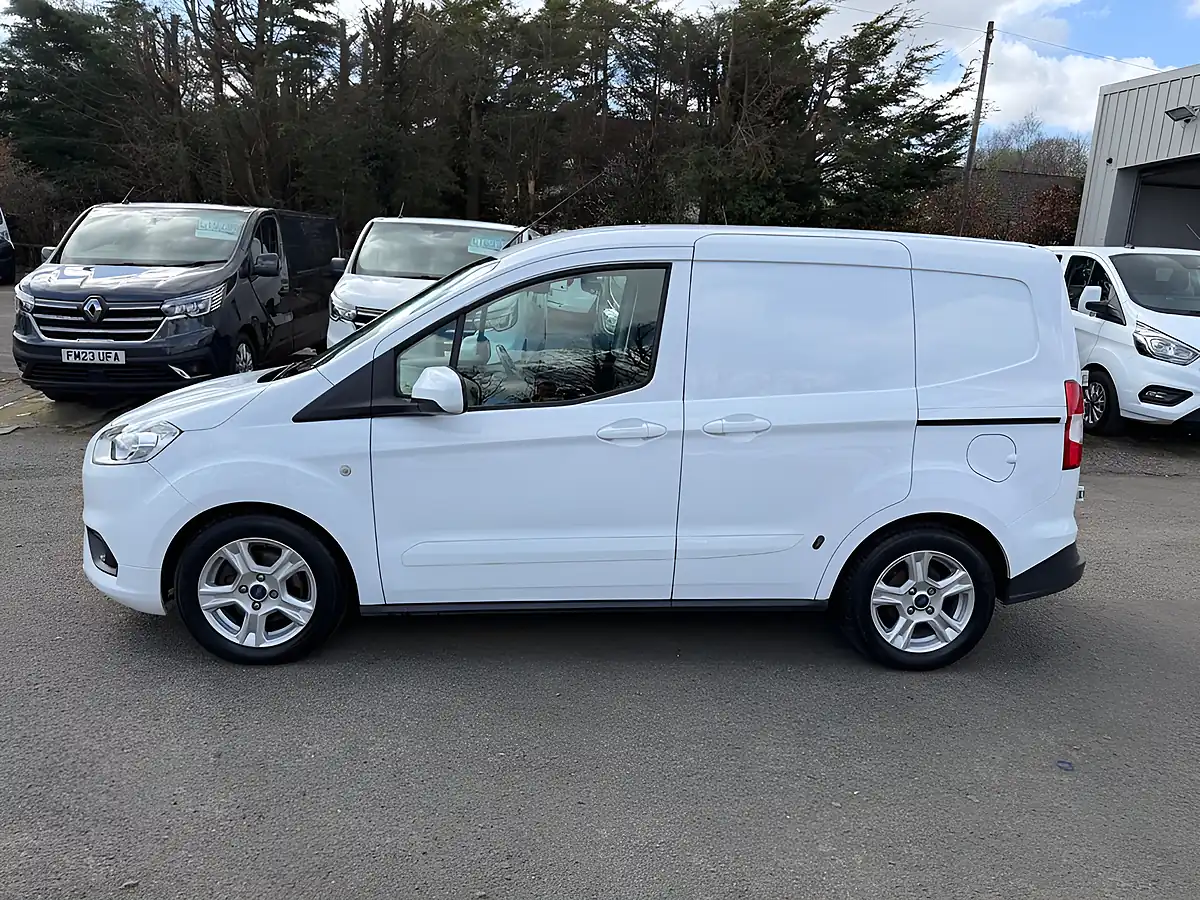Used 2022 Ford Transit Courier Limited White - Interior and Exterior details 8