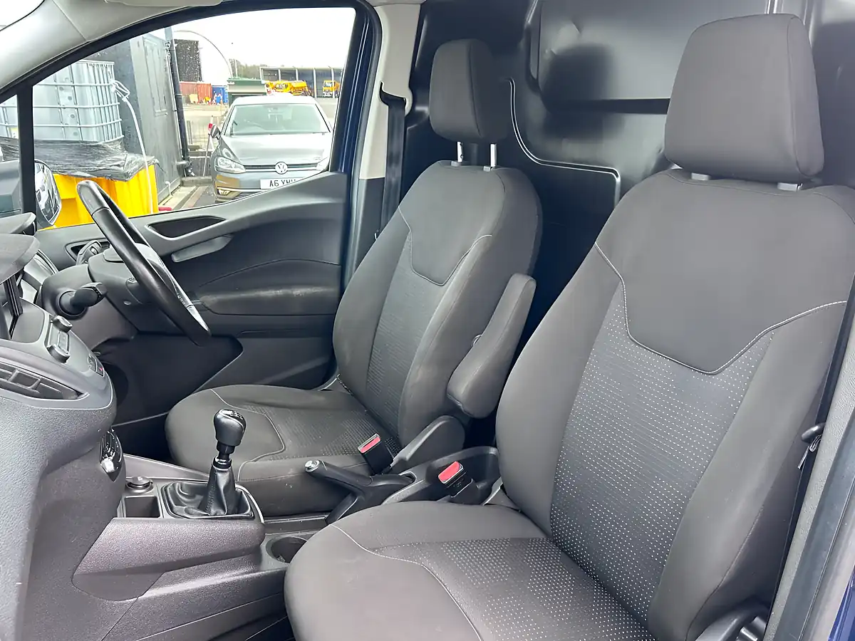 Used 2022 Ford Transit Courier Trend Blue - Interior and Exterior details 12