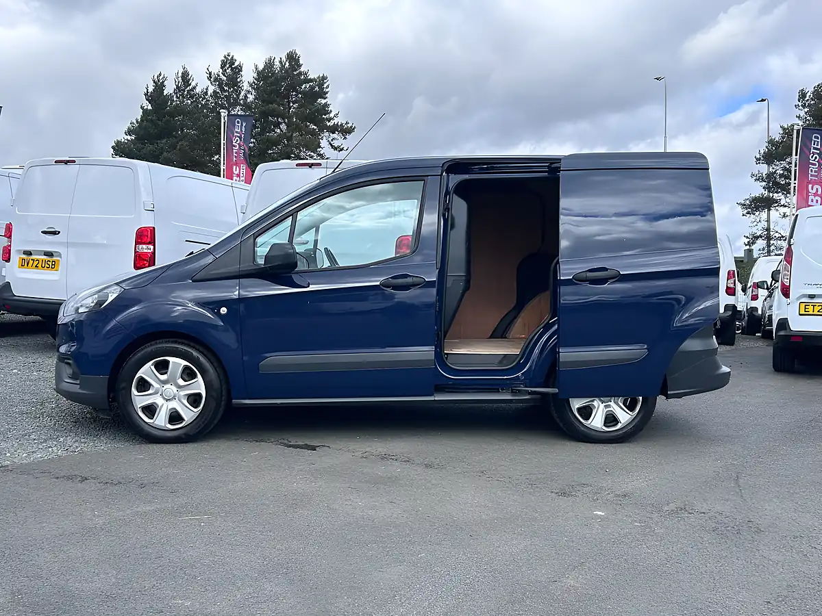 Used 2022 Ford Transit Courier Trend Blue - Interior and Exterior details 13