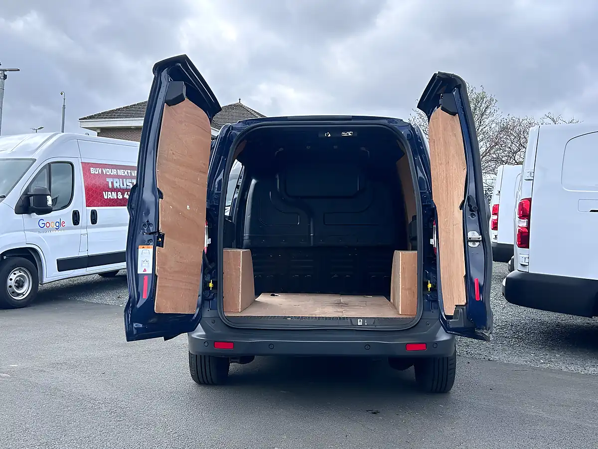 Used 2022 Ford Transit Courier Trend Blue - Interior and Exterior details 6