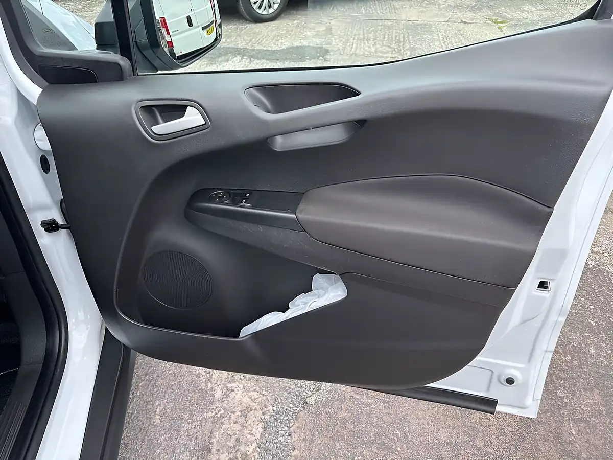 Used 2022 Ford Transit Courier Trend White - Interior and Exterior details 13