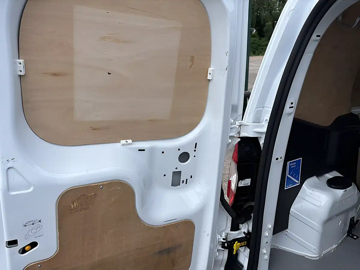 Used 2022 Ford Transit Courier Trend White - Interior and Exterior details 14