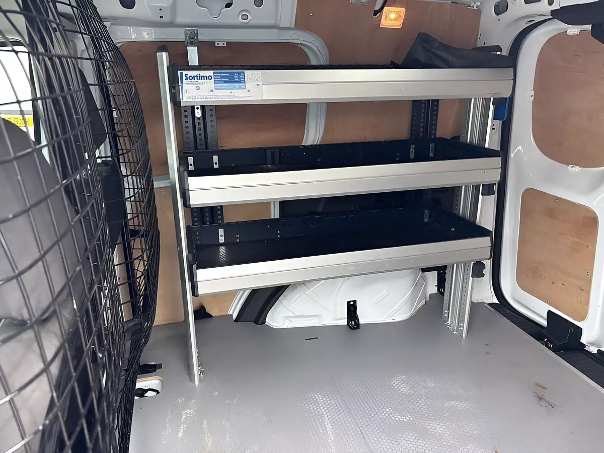 Used 2022 Ford Transit Courier Trend White - Interior and Exterior details 16