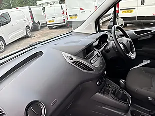 Used 2022 Ford Transit Courier Trend White - Interior and Exterior details 18