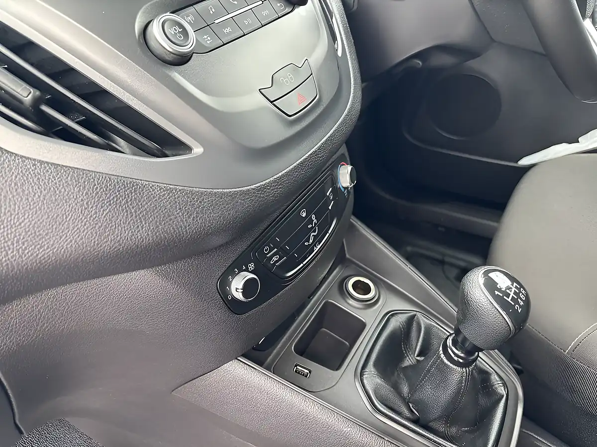 Used 2022 Ford Transit Courier Trend White - Interior and Exterior details 19