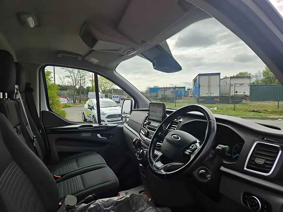 Used 2022 Ford Transit Custom 280 Limited White - Interior and Exterior details 11