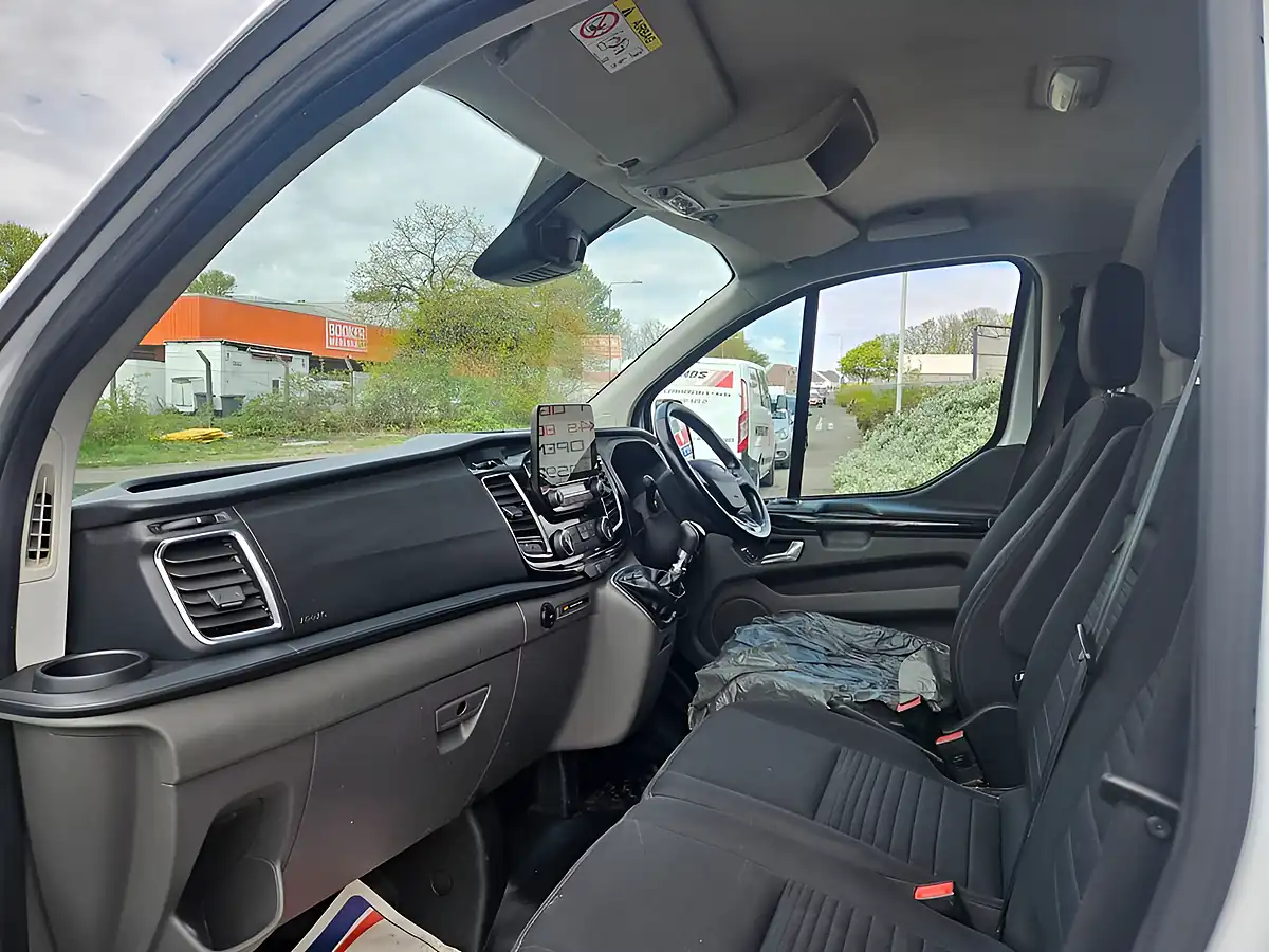 Used 2022 Ford Transit Custom 280 Limited White - Interior and Exterior details 12