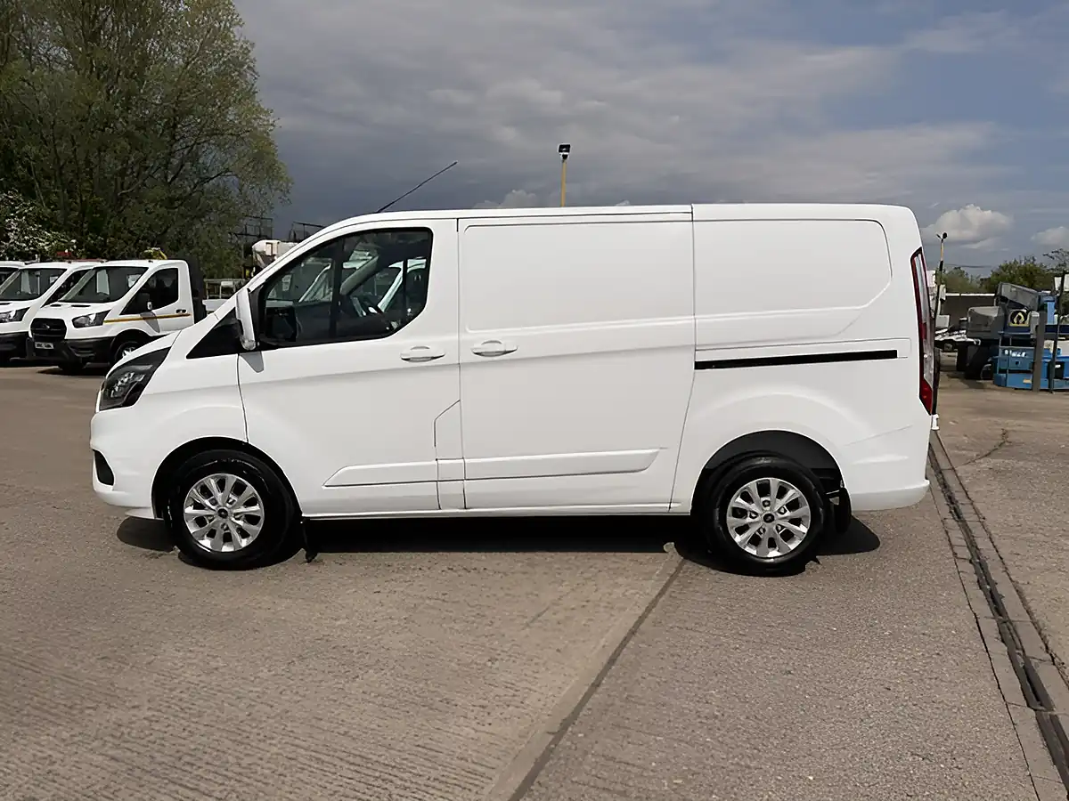 Used 2022 Ford Transit Custom 280 Limited White - Interior and Exterior details 7