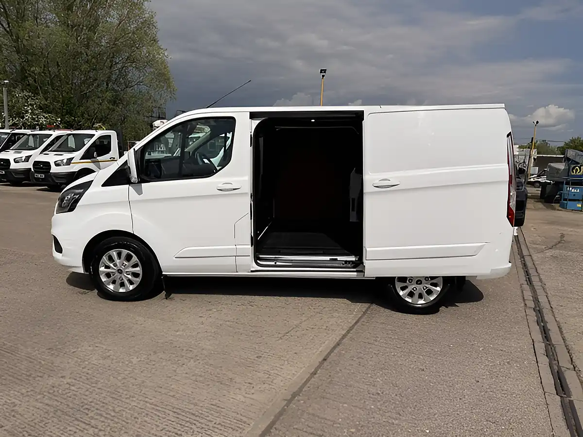 Used 2022 Ford Transit Custom 280 Limited White - Interior and Exterior details 8