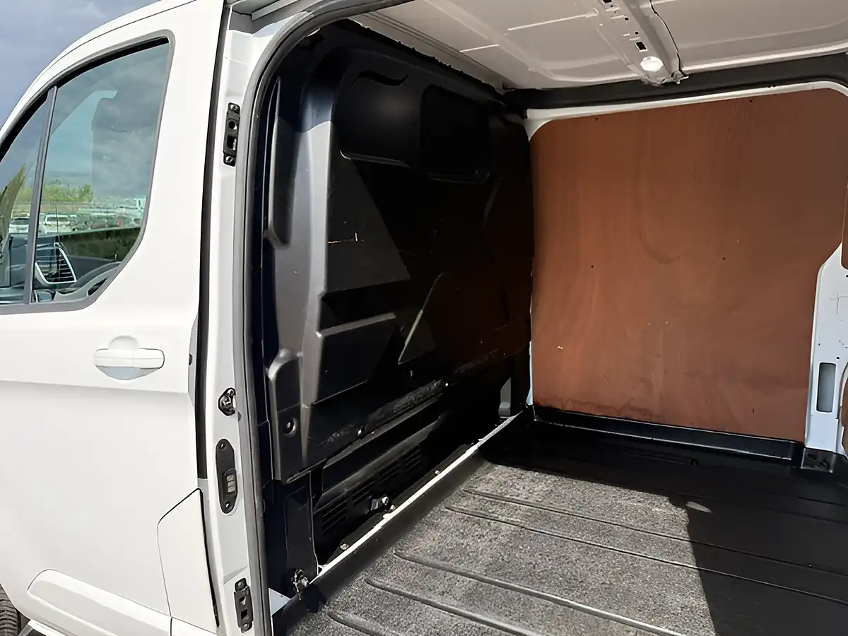 Used 2022 Ford Transit Custom 280 Limited White - Interior and Exterior details 9