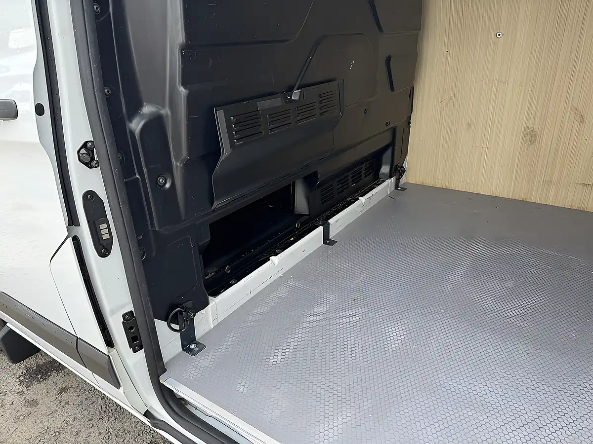Used 2022 Ford Transit Custom 300 L2 Lwb Trend Frozen White (solid Colour) - Interior and Exterior details 14