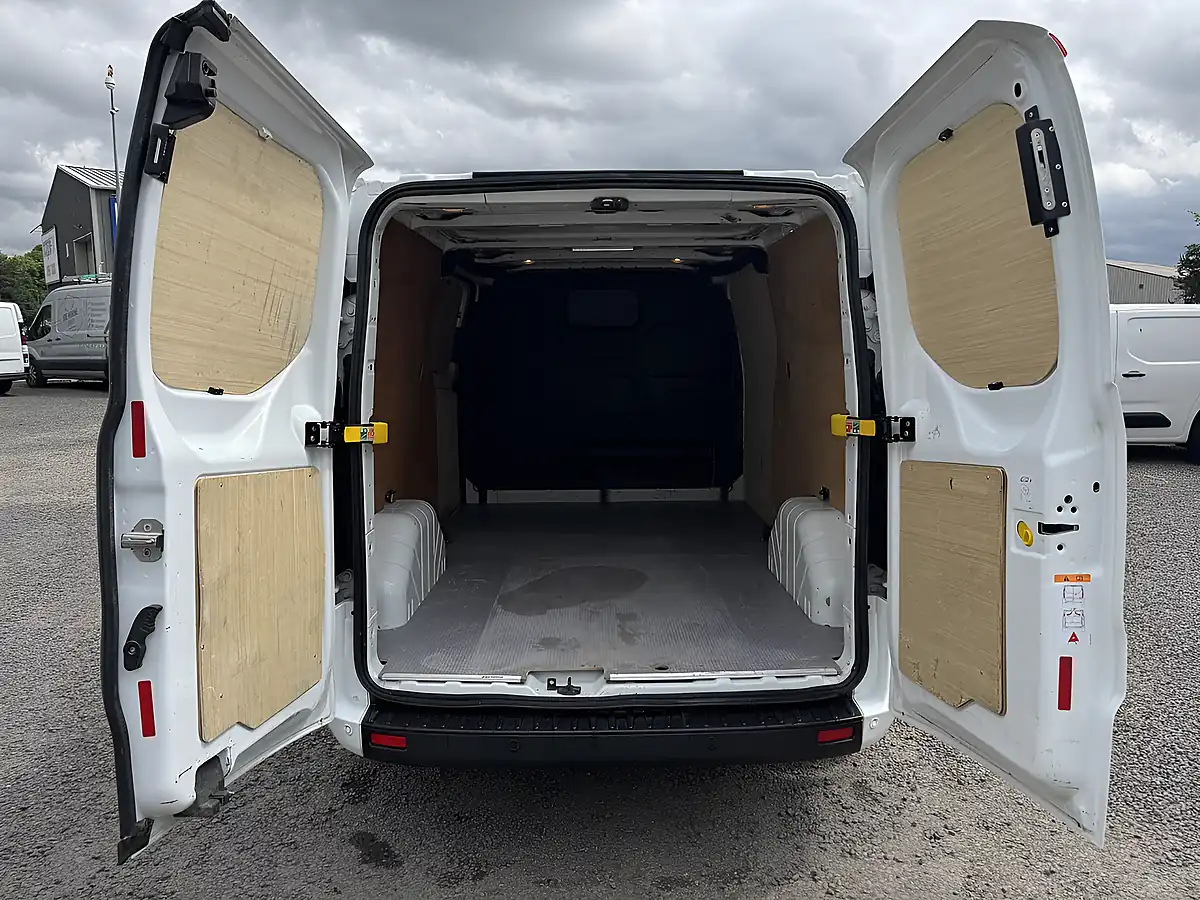 Used 2022 Ford Transit Custom 300 L2 Lwb Trend Frozen White (solid Colour) - Interior and Exterior details 15