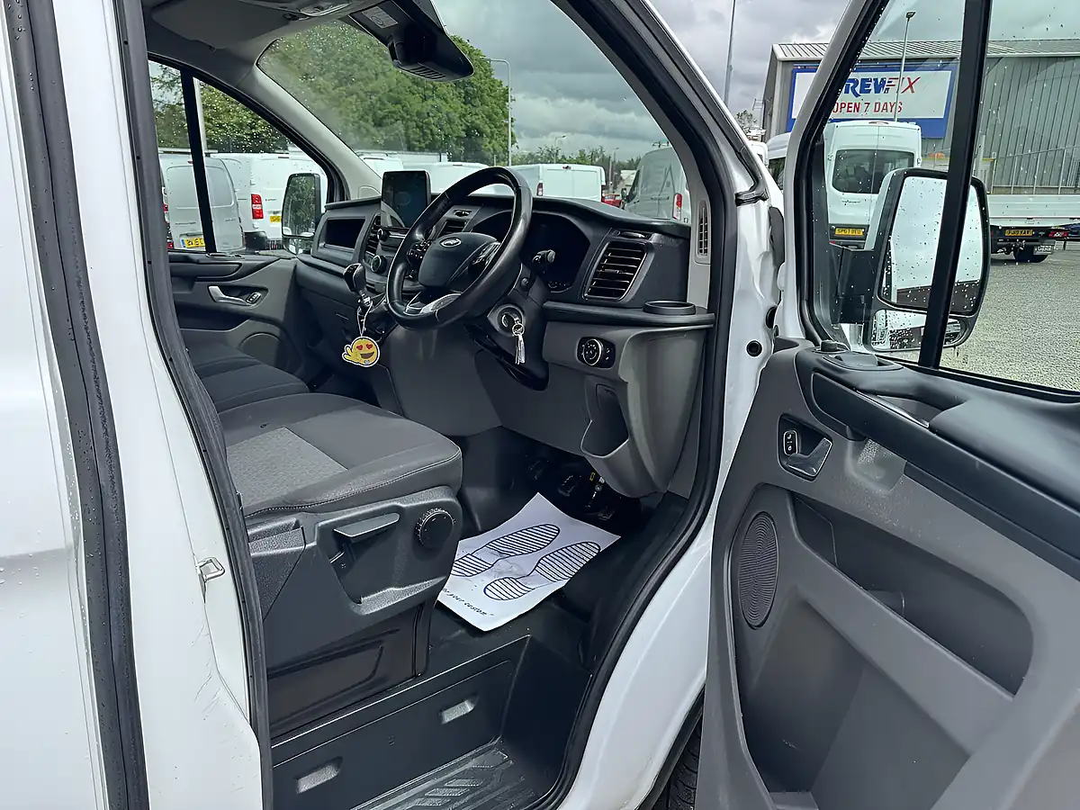 Used 2022 Ford Transit Custom 300 L2 Lwb Trend Frozen White (solid Colour) - Interior and Exterior details 17
