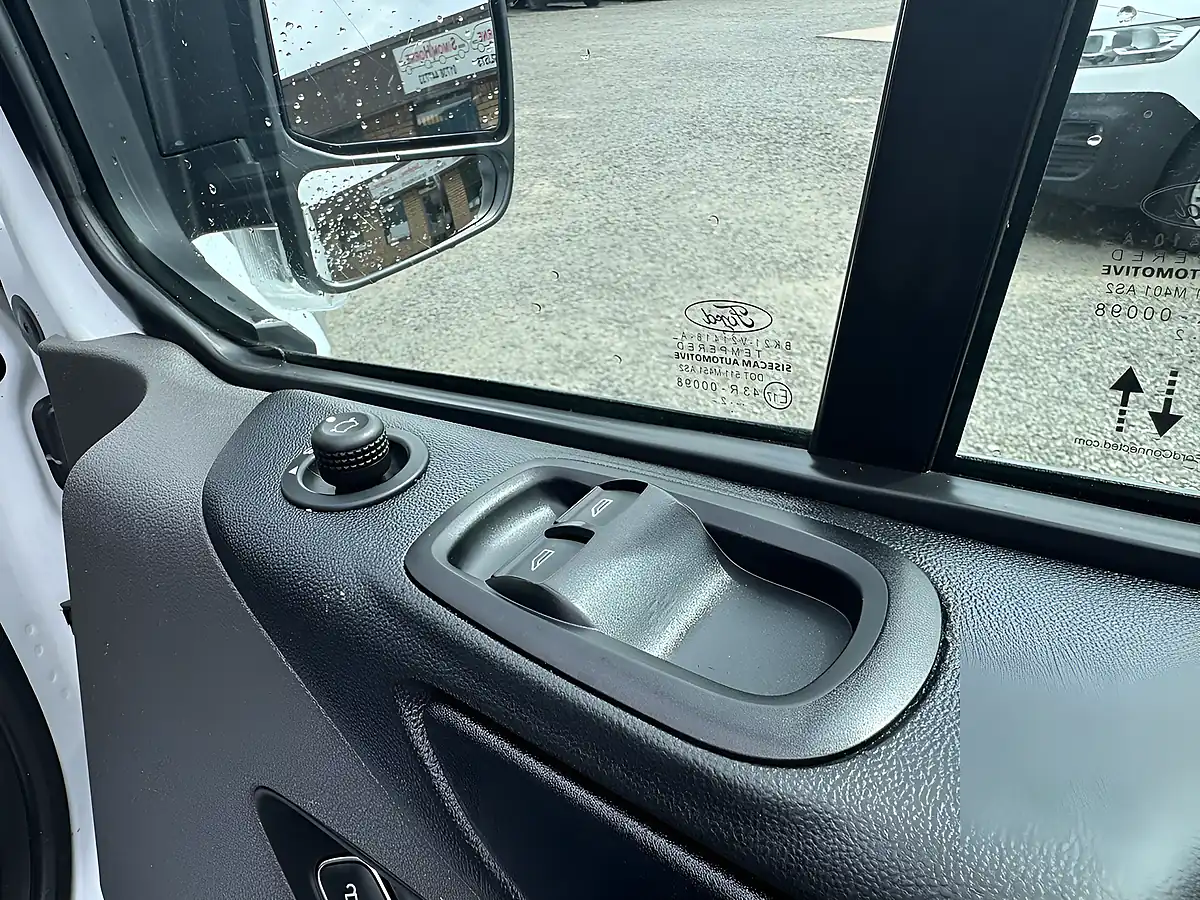Used 2022 Ford Transit Custom 300 L2 Lwb Trend Frozen White (solid Colour) - Interior and Exterior details 18
