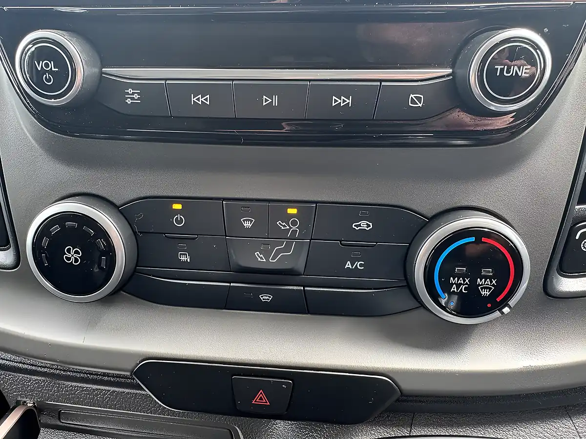 Used 2022 Ford Transit Custom 300 L2 Lwb Trend Frozen White (solid Colour) - Interior and Exterior details 19