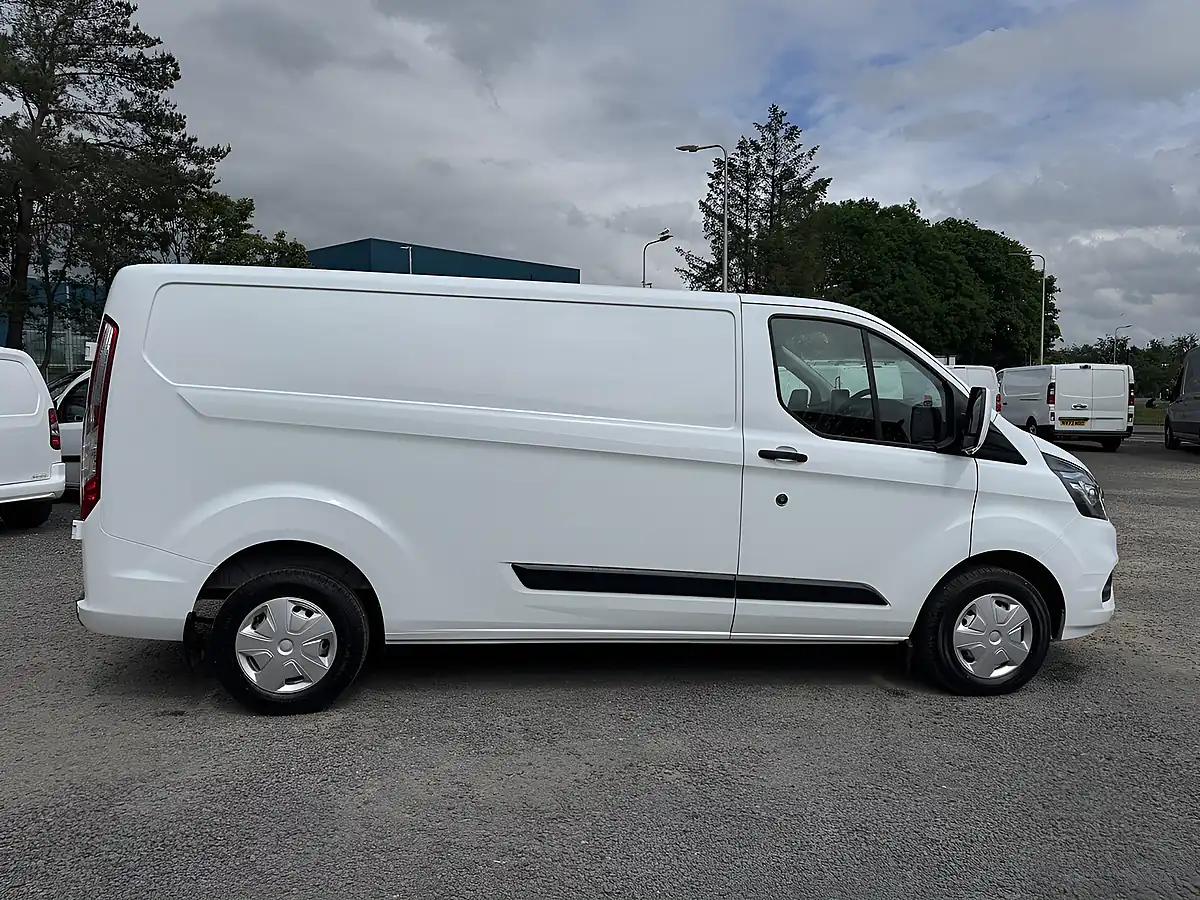 Used 2022 Ford Transit Custom 300 L2 Lwb Trend Frozen White (solid Colour) - Interior and Exterior details 4