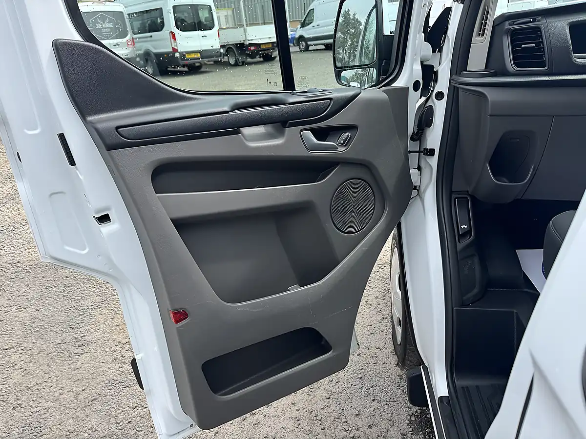 Used 2022 Ford Transit Custom 300 L2 Lwb Trend Frozen White (solid Colour) - Interior and Exterior details 9