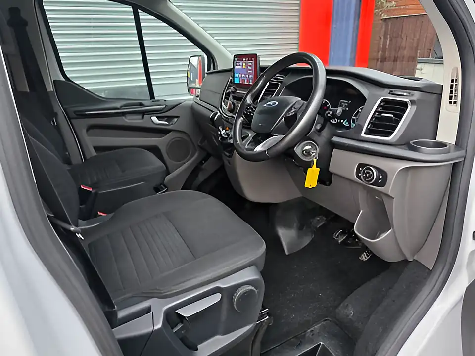 Used 2022 Ford Transit Custom 300 Limited Dciv White - Interior and Exterior details 12
