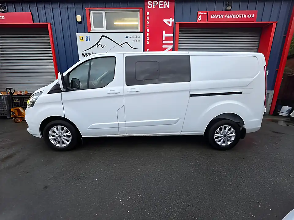 Used 2022 Ford Transit Custom 300 Limited Dciv White - Interior and Exterior details 4
