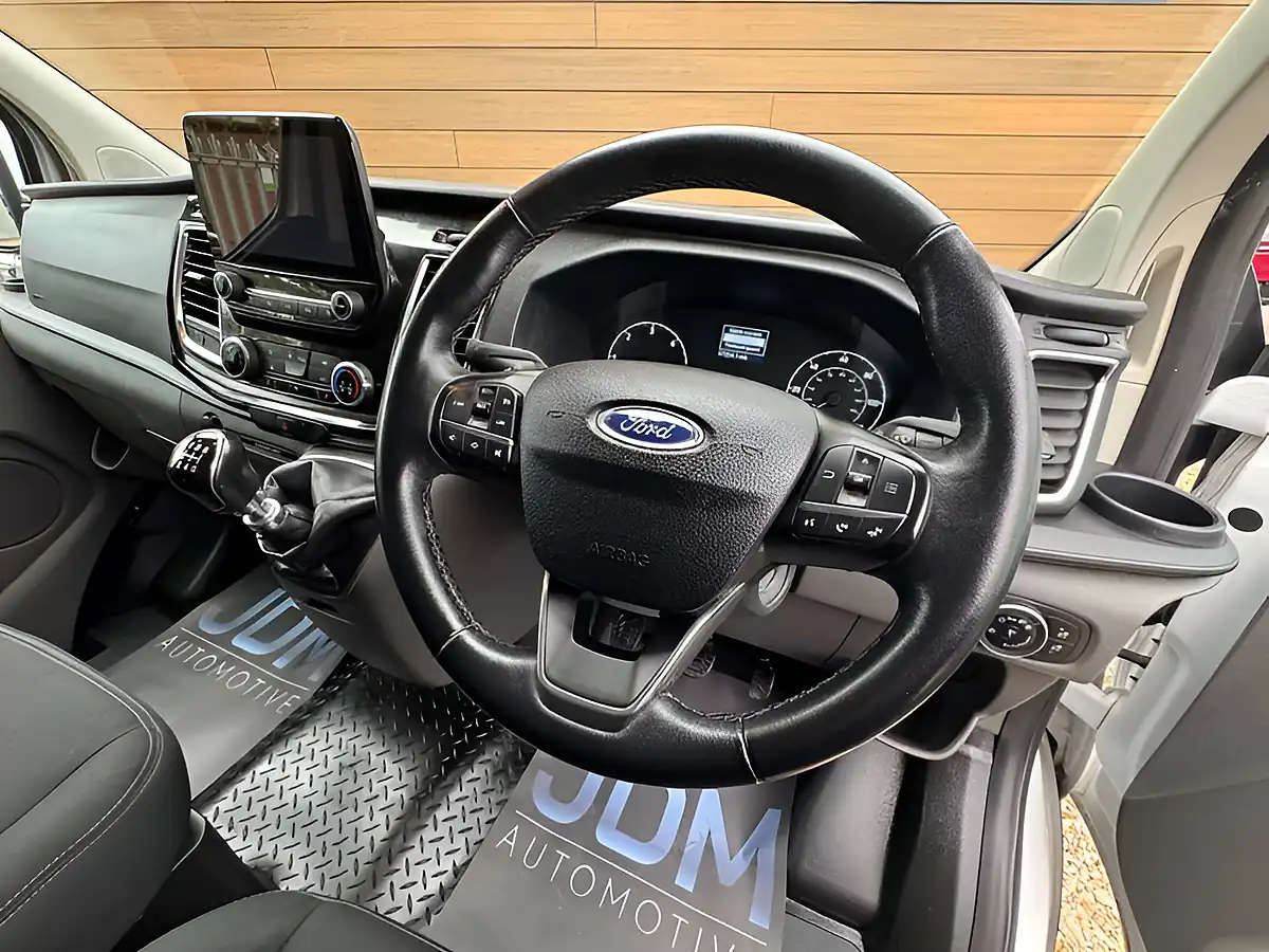 Used 2022 Ford Transit Custom 300 Limited Frozen White - Interior and Exterior details 16