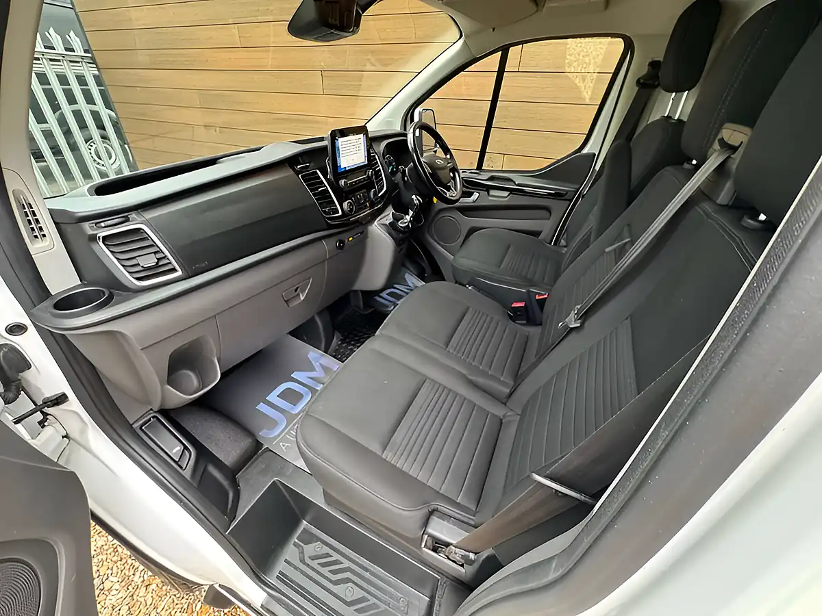 Used 2022 Ford Transit Custom 300 Limited Frozen White - Interior and Exterior details 20