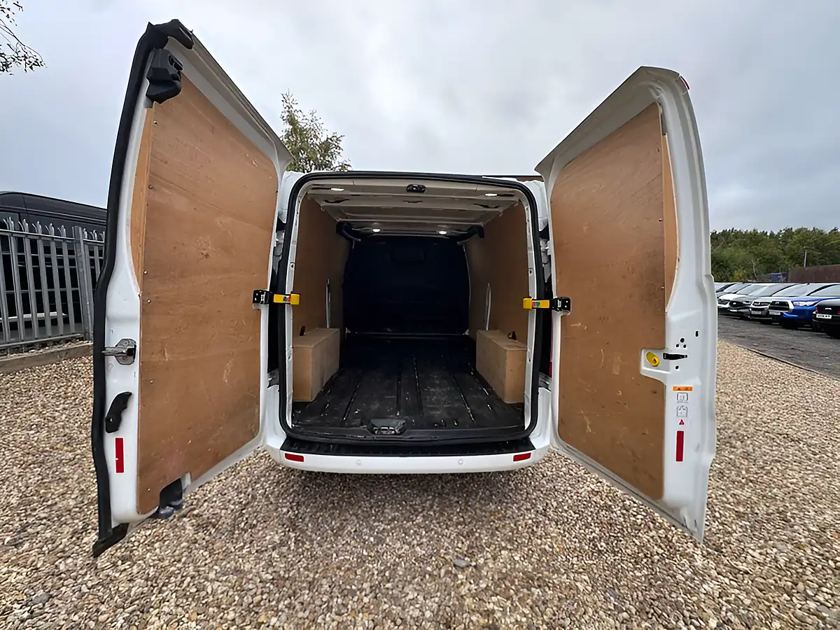 Used 2022 Ford Transit Custom 300 Limited Frozen White - Interior and Exterior details 5