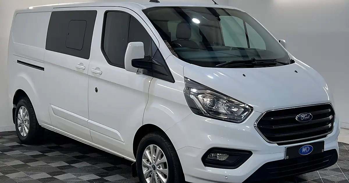 Used 2022 Ford Transit Custom 300 Limited Lwb Crew Frozen White - Front View