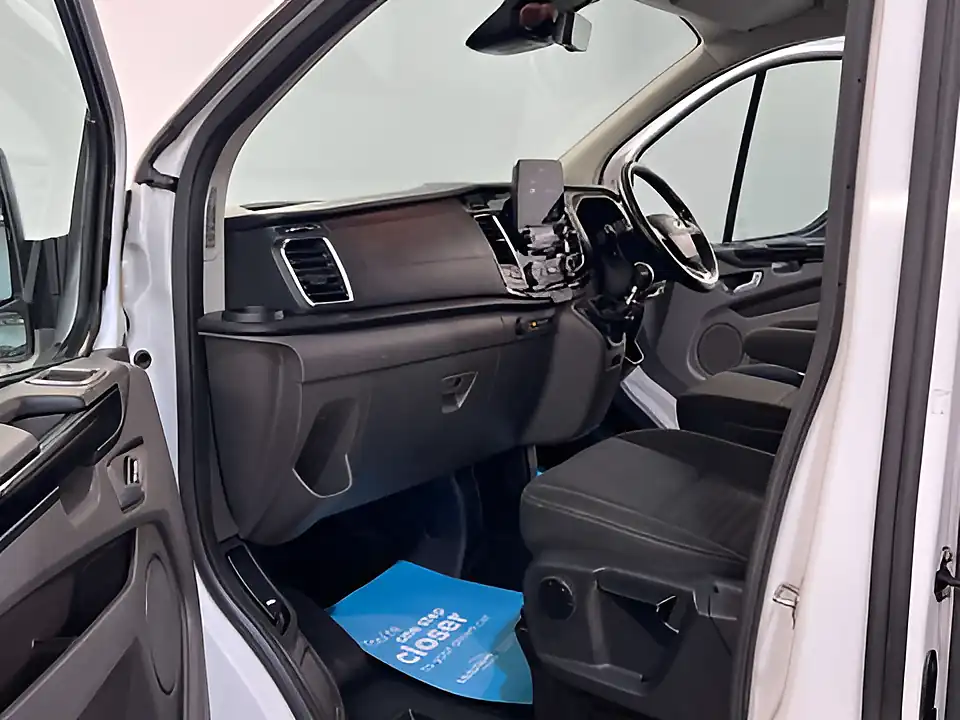Used 2022 Ford Transit Custom 300 Limited Lwb Crew Frozen White - Interior and Exterior details 16