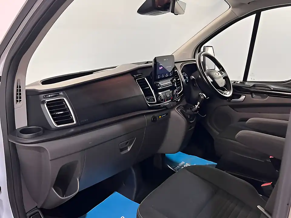 Used 2022 Ford Transit Custom 300 Limited Lwb Crew Frozen White - Interior and Exterior details 17