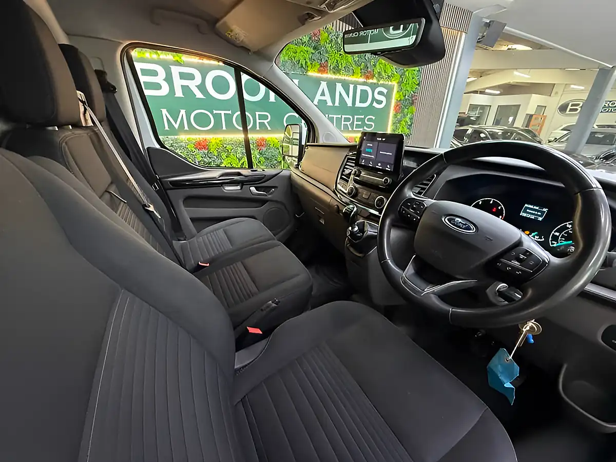 Used 2022 Ford Transit Custom 300 Limited P/V White - Interior and Exterior details 12