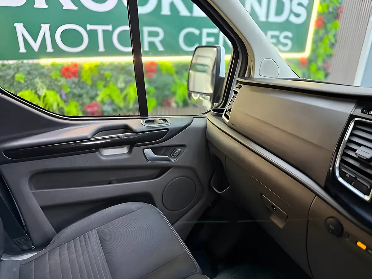 Used 2022 Ford Transit Custom 300 Limited P/V White - Interior and Exterior details 13