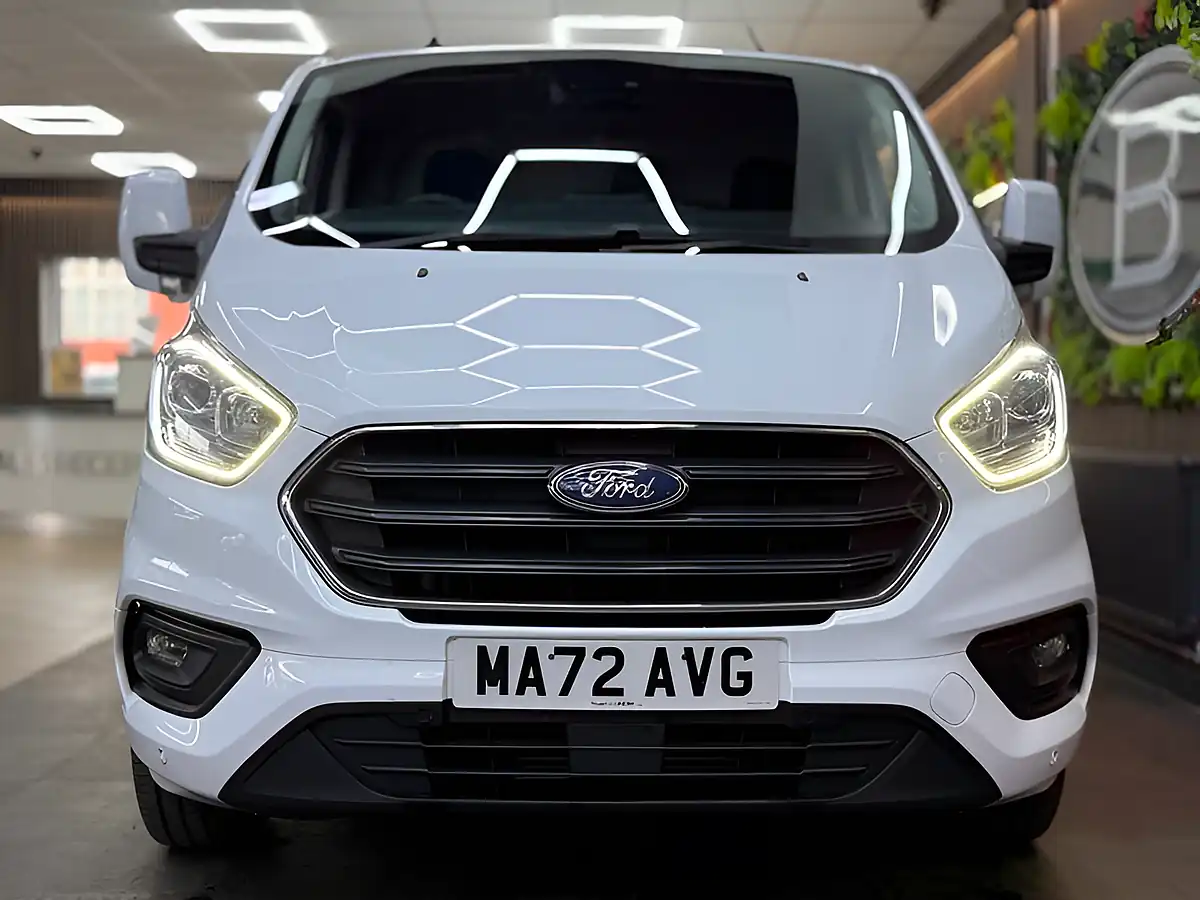 Used 2022 Ford Transit Custom 300 Limited P/V White - Interior and Exterior details 4