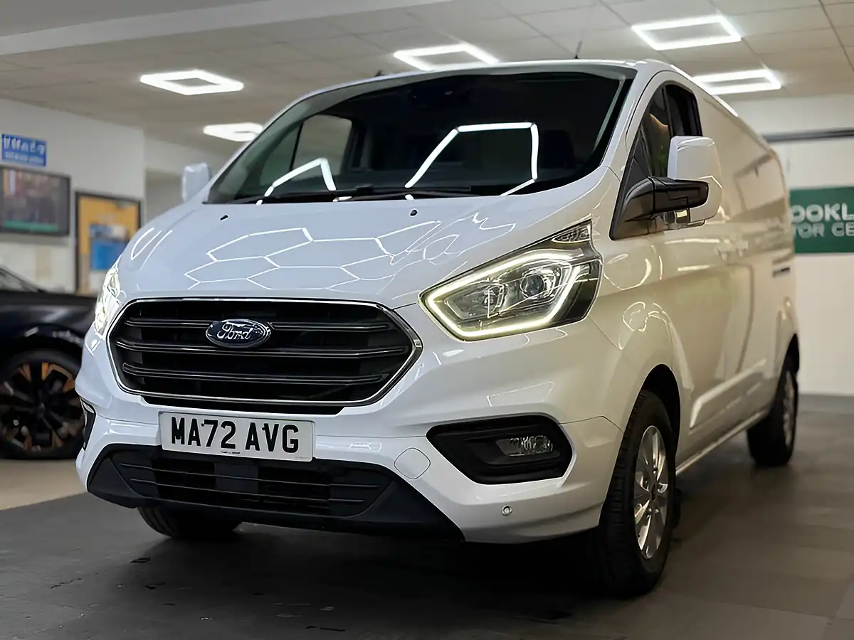 Used 2022 Ford Transit Custom 300 Limited P/V White - Interior and Exterior details 5