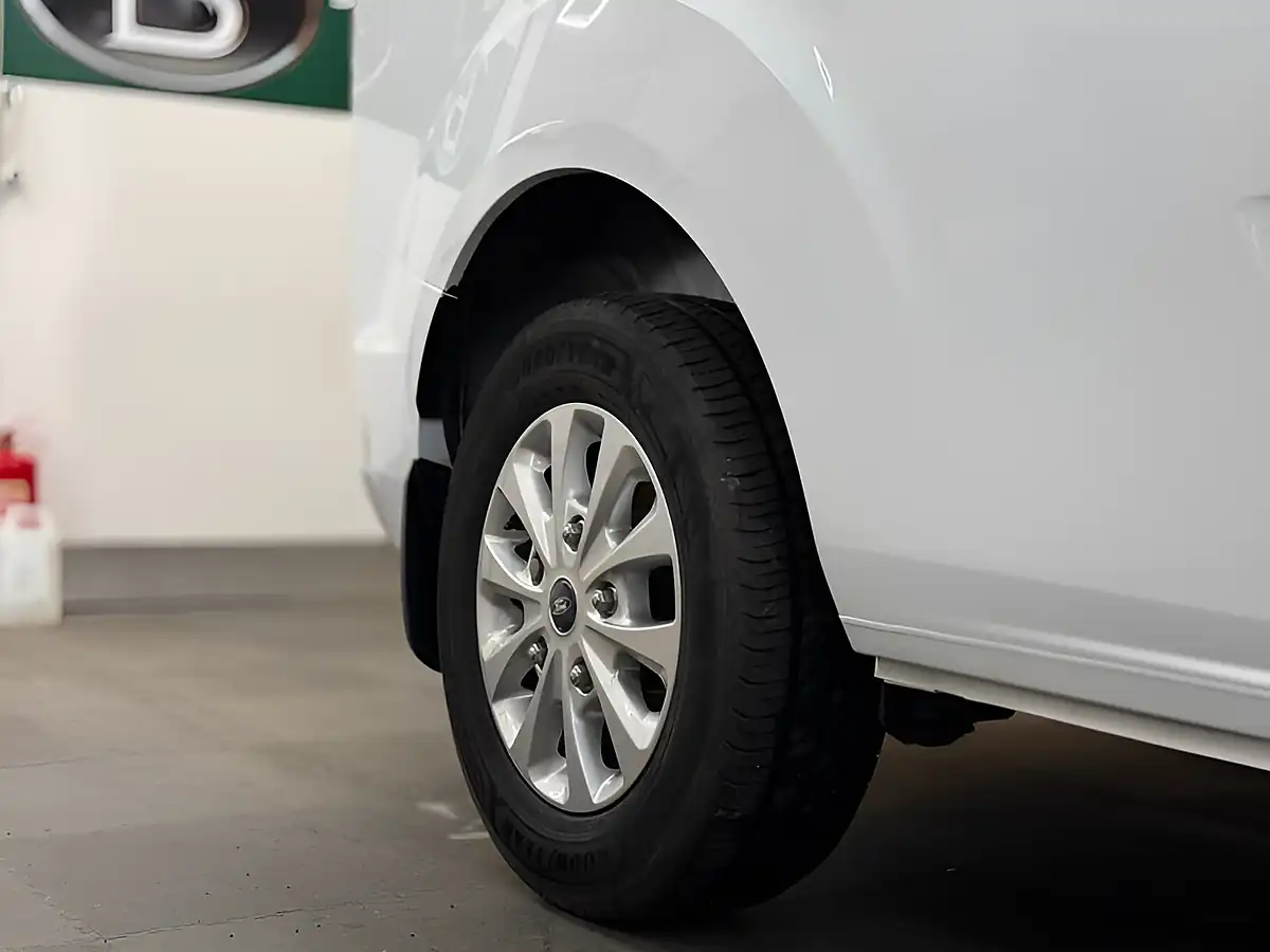 Used 2022 Ford Transit Custom 300 Limited P/V White - Interior and Exterior details 8